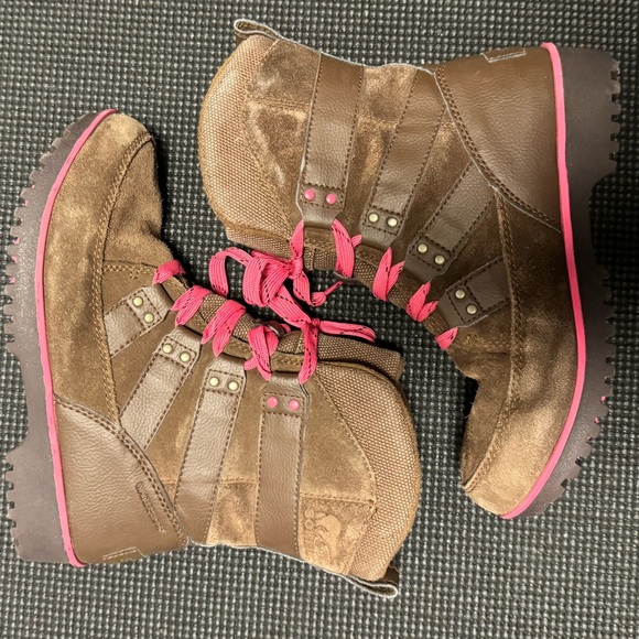 Sorel snow boots size 4 - Picture 3 of 4